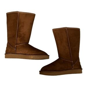 NIB UGG Classic Short boot in camel